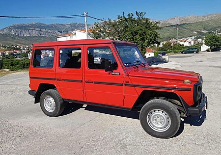 Mercedes-Benz G 230