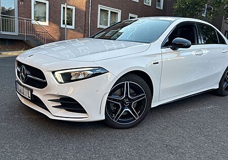Mercedes-Benz A 250 e AMG Line GARANTIE