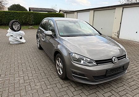 VW Golf Volkswagen 1.2 TSI BMT,TÜV,SCHECKH,NAVI,SHZ,PDC,TEMPOM