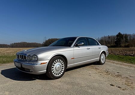 Jaguar XJ Super V8 Alle Krankheiten beseitigt.