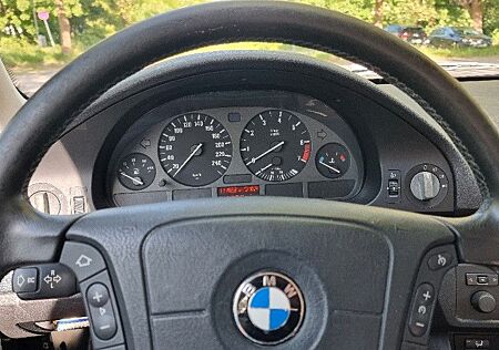 BMW 520i