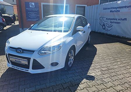 Ford Focus Lim. Ambiente AHK, 1.Hand