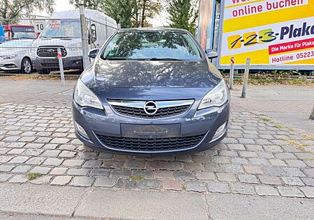 Opel Astra J Lim. 5-trg. Cosmo