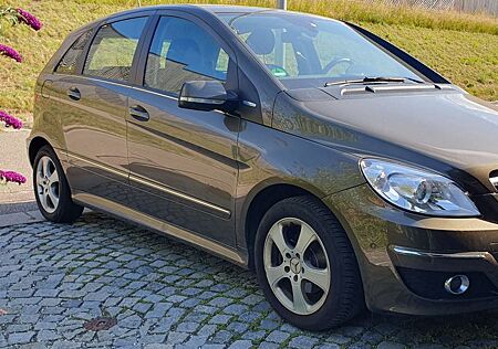 Mercedes-Benz B 180 BlueEFFICIENCY -