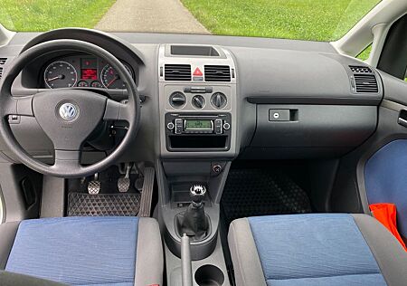 VW Touran Volkswagen 1.4 TSI GARAGEN-RENTNERFZ.-SCHECKHEF