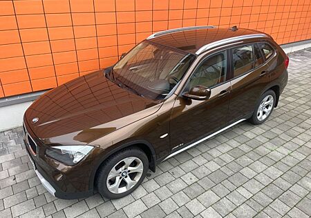 BMW X1 xDrive18d / Automatik / Navi / Leder