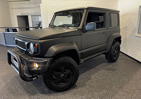 Suzuki Jimny AllGrip 4-SITZER HÖHERLEGUNG SCHWARZMATT