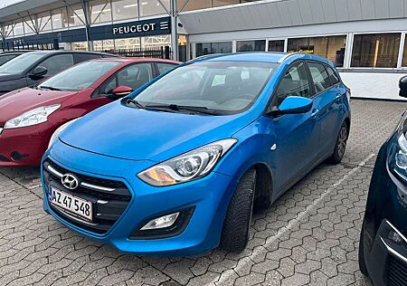 Hyundai i30 1.6 CRDi 81kW FIFA World Cup EDT. Gold