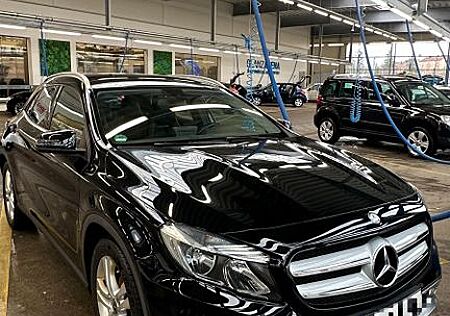 Mercedes-Benz GLA 220 d 4MATIC DCT -
