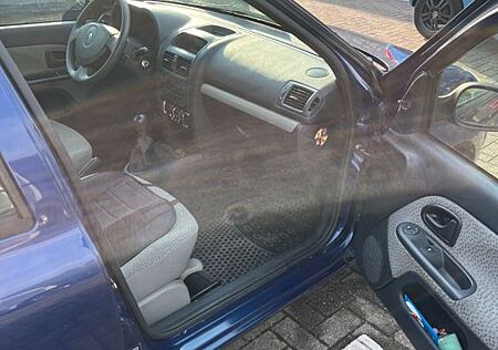 Renault Clio Authentique 1.2 16V 55kW Authentique