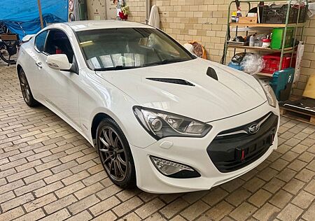 Hyundai Genesis 3.8 V6 GDi HTRAC Automatik -
