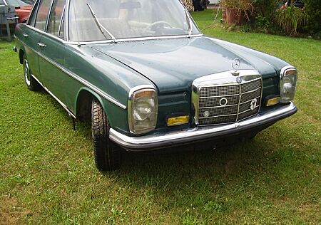Mercedes-Benz 200 / 8