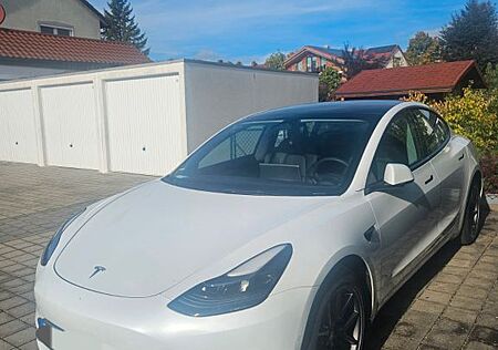 Tesla Model 3 Allradantrieb mit Dualmotor Long Ran...