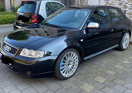 Audi S3 1.8 T quattro -