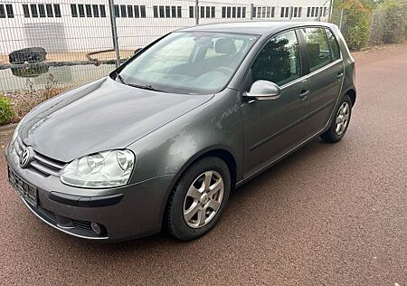 VW Golf Volkswagen V Lim. Trendline 1.6 MPI!