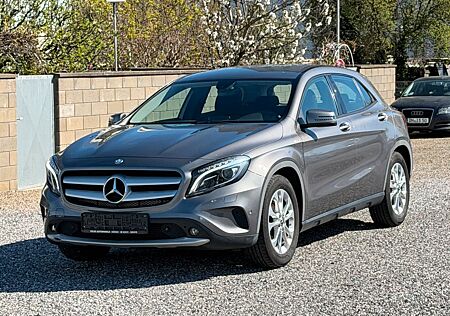 Mercedes-Benz GLA 180 GLA 180d Bi-XENON+NAVI+PDC+TEMPOMAT+BLTH+MLF+LM