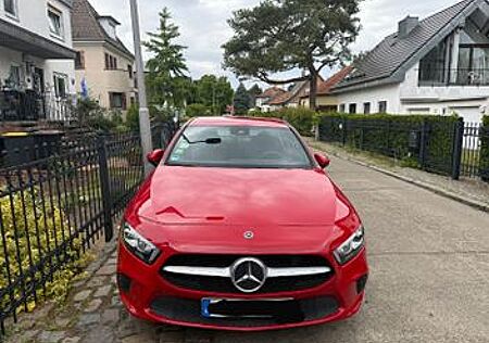 Mercedes-Benz A 220 4MATIC DCT -