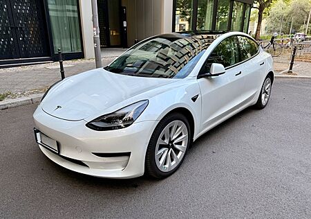 Tesla Model 3 LR AWD mit Parksensoren