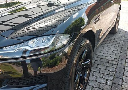 Jaguar F-Pace 20d AWD Pure Automatik AHK PANO BLACK