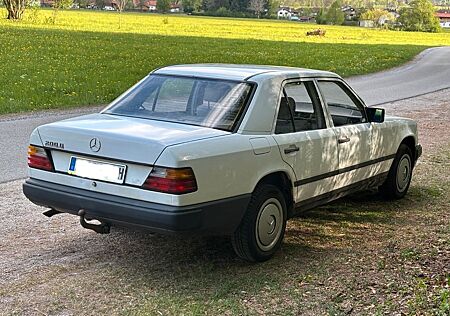 Mercedes-Benz 200 200D Diesel AHK