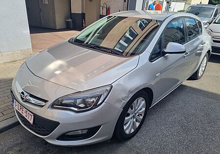 Opel Astra J Lim. 5-trg. Edition