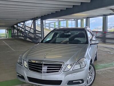 Mercedes-Benz E 200 CGI T BlueEFFICIENCY Distronic/Pano/Ank