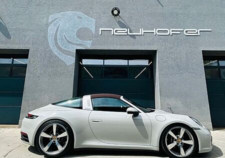 Porsche 992 TARGA 4