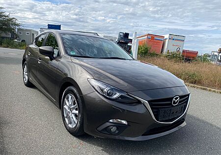 Mazda 3 Lim. Center-Line