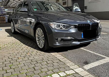 BMW 320d xDrive Luxury Line