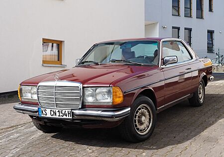 Mercedes-Benz 230 W123 230ce
