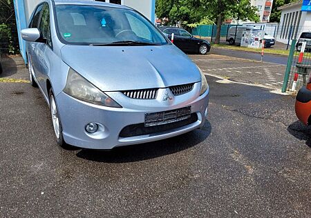 Mitsubishi Grandis 2.4 Intense 6-Sitzer