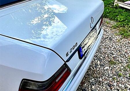 Mercedes-Benz E 200