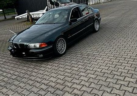 BMW 528i