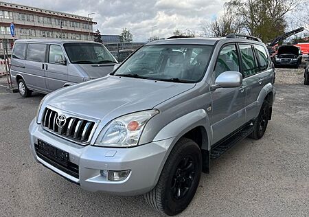 Toyota Land Cruiser 3.0 D-4D.Leder.Navi.8 Sitzer