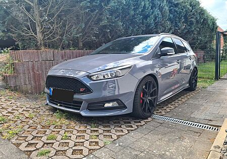 Ford Focus 2,0 EB ST Leder-Sport-Paket Turnier ST