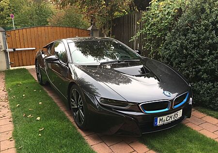 BMW i8 Coupé Erstzulassung 2015 Nur 2.000 km