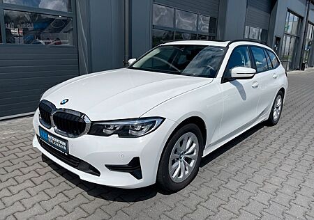 BMW 330i xDrive Touring AUT NAVI AHK PANOR. DAB