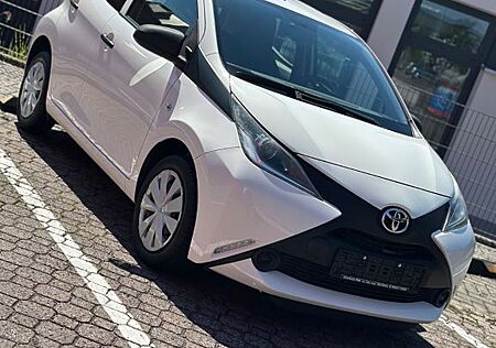 Toyota Aygo (X) Aygo (X) 1,0-l-VVT-i x x