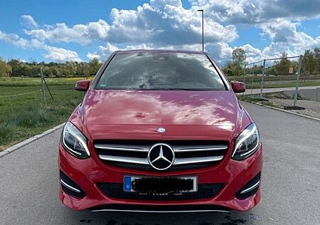 Mercedes-Benz B 220 4MATIC DCT -