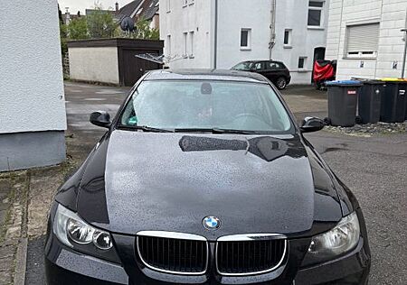 BMW 320d - Schiebedach, TÜV NEU!!! 8fach bereift!!!