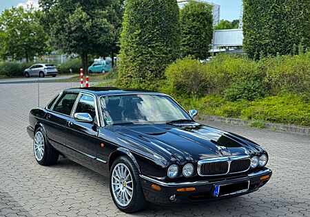 Jaguar XJ8 3.2 -