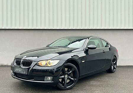 BMW 330i Coupe´ *XENON*LEDER*NAVI*SHZ*2HAND*