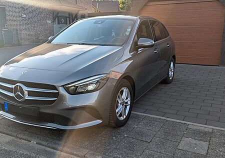 Mercedes-Benz B 180 DCT -