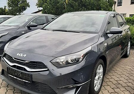 Kia Cee'd Ceed 1.5 T-GDI DCT Vision Komfort+