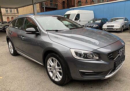 Volvo V60 Cross Country D4 AWD Geartr. Summum ACC CAM