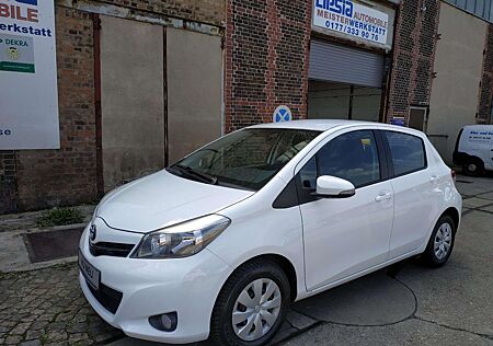 Toyota Yaris 1.0 / TÜV NEU/ 1. Hand/ Allwetterreifen/ P