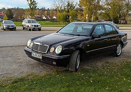 Mercedes-Benz E 320 4MATIC AVANTGARDE | Violanmetallic