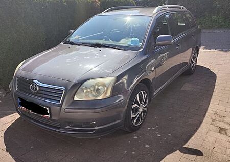 Toyota Avensis Combi Executive 2.0-l-VVT-i