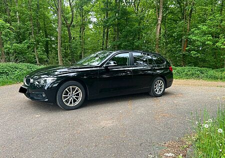 BMW 320d xDrive Touring Advantage Advantage