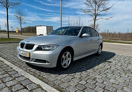 BMW 320i . TÜV April 2027.
